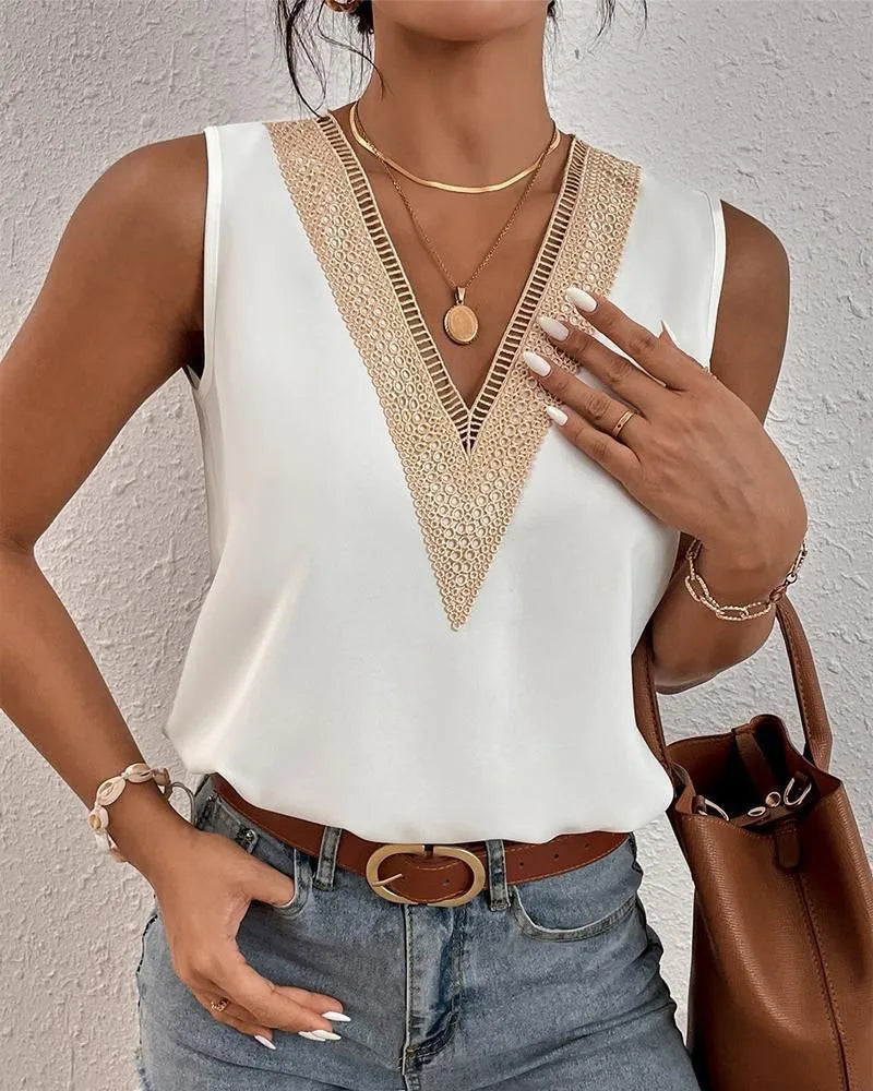 Exiba sua elegância neste verão com a Blusa Feminina de Alças, com detalhes em renda e decote em V. Perfeita para looks casuais e frescos, ela combina conforto e estilo para qualquer ocasião!